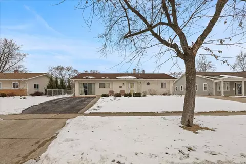 660 Flagstaff Ln, Hoffman Estates, IL 60169 photo 1