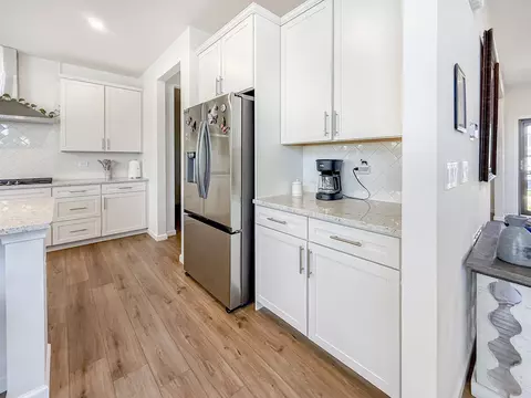 Kitchen - 12431 Eileen St, Lemont, IL 60439 photo 4 of 4