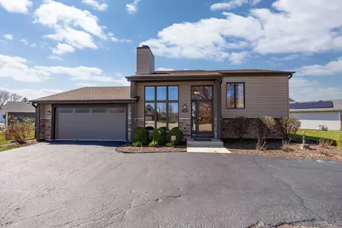 325 Homewood Dr, Bolingbrook, IL 60440