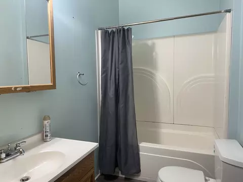 Bath - 1308 Maple St, Murphysboro, IL 62966 photo 1 of 1