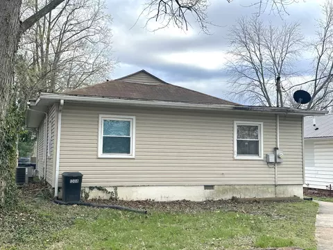 Exterior - 1308 Maple St, Murphysboro, IL 62966 photo 3 of 4