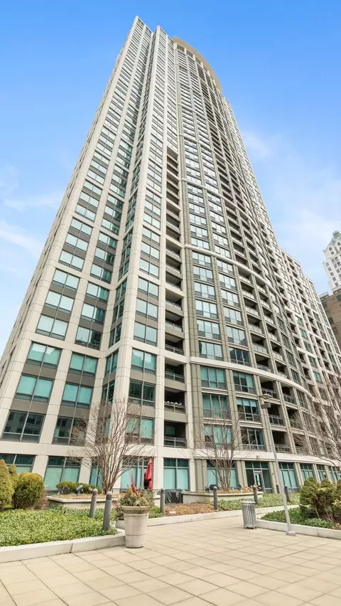 130 N Garland Ct #3102, Chicago, IL 60602