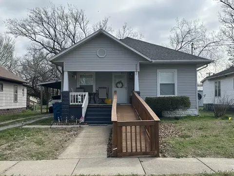 410 S Walnut St, Sesser, IL 62884