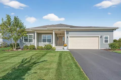 429 Fairway Ln, Sycamore, IL 60178
