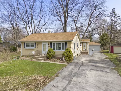 5905 Lee Ave, Downers Grove, IL 60516