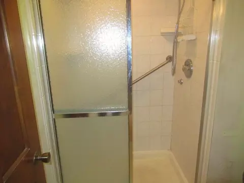 Bath - 596 Windham Ln, Naperville, IL 60563 photo 5 of 7