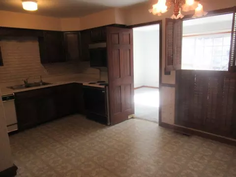 Kitchen - 596 Windham Ln, Naperville, IL 60563 photo 2 of 4