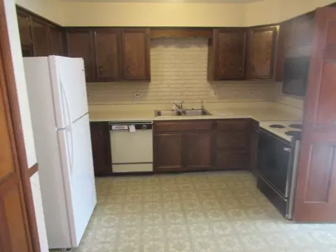 Kitchen - 596 Windham Ln, Naperville, IL 60563 photo 1 of 4