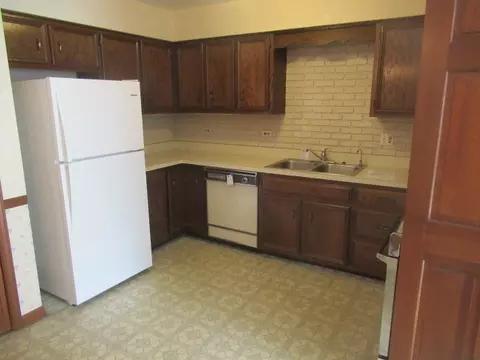 Kitchen - 596 Windham Ln, Naperville, IL 60563 photo 4 of 4