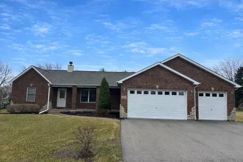 925 Tall Grass Ct, Somonauk, IL 60552