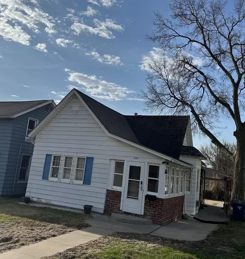 747 1st Ave, Clinton, IA 52732