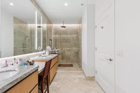 Bath - 363 E Wacker Dr #2802, Chicago, IL 60601 photo 2 of 3