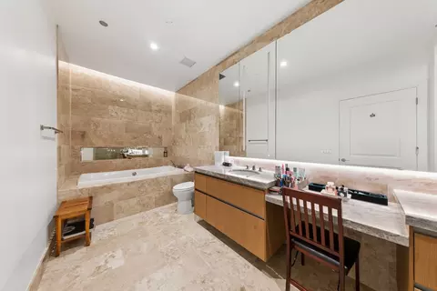Bath - 363 E Wacker Dr #2802, Chicago, IL 60601 photo 1 of 3