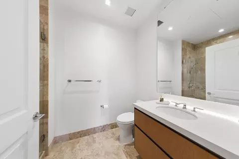 Bath - 363 E Wacker Dr #2802, Chicago, IL 60601 photo 3 of 3