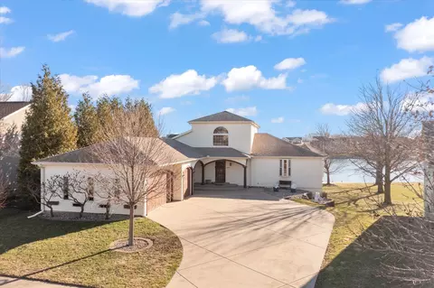 2208 Altoona Rd, Bloomington, IL 61705