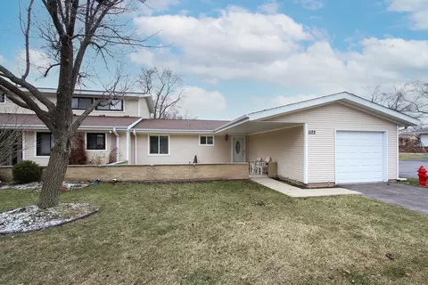 1122 Danvers Ct, Schaumburg, IL 60193