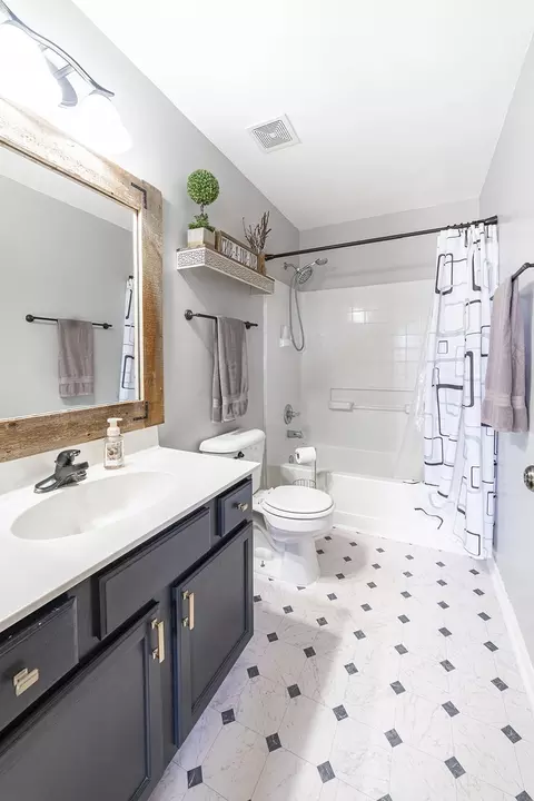 Bath - 4150 Deames St, Plano, IL 60545 photo 2 of 4