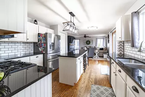 Kitchen - 4150 Deames St, Plano, IL 60545 photo 2 of 3
