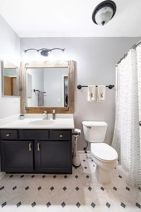 Bath - 4150 Deames St, Plano, IL 60545 photo 1 of 4