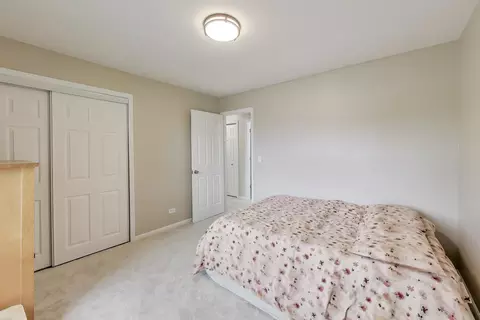 Bedroom - 3790 Whispering Trails Dr, Hoffman Estates, IL 60192 photo 4 of 7