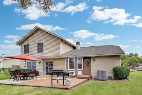 Exterior - 3790 Whispering Trails Dr, Hoffman Estates, IL 60192 photo 4 of 5