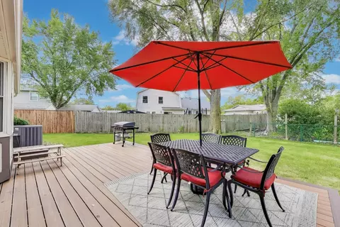 Exterior - 3790 Whispering Trails Dr, Hoffman Estates, IL 60192 photo 3 of 5