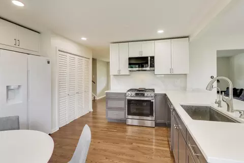 Kitchen - 3790 Whispering Trails Dr, Hoffman Estates, IL 60192 photo 2 of 4