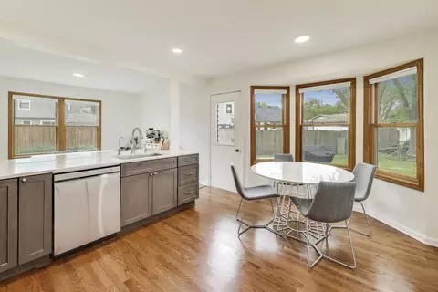 Kitchen - 3790 Whispering Trails Dr, Hoffman Estates, IL 60192 photo 3 of 4