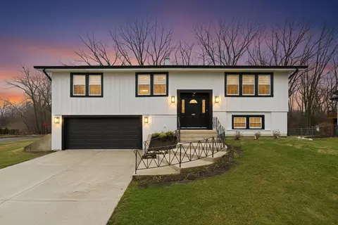 2 S245 Mayfield Ln, Glen Ellyn, IL 60137