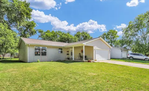 2310 E Country Squire Dr, Urbana, IL 61802