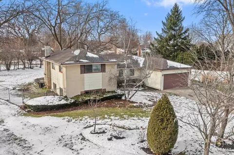 1340 Huber Ln, Glenview, IL 60026