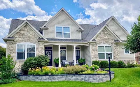 2061 Windham Cir, Wheaton, IL 60187