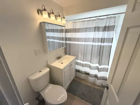Bath - 16530 California Ave, Markham, IL 60428 photo 1 of 1