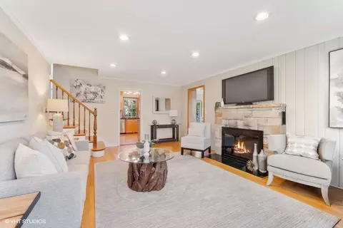 932 Echo Ln, Glenview, IL 60025 photo 2
