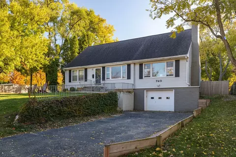 740 Prairie Ave, Naperville, IL 60540