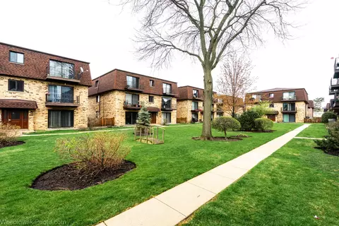 9802 Bianco Ter #1A, Des Plaines, IL 60016