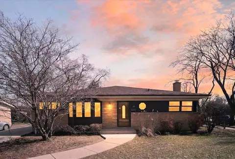 216 Briar Dr, Wilmette, IL 60091