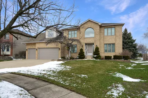 909 Hampton Dr, Carol Stream, IL 60188