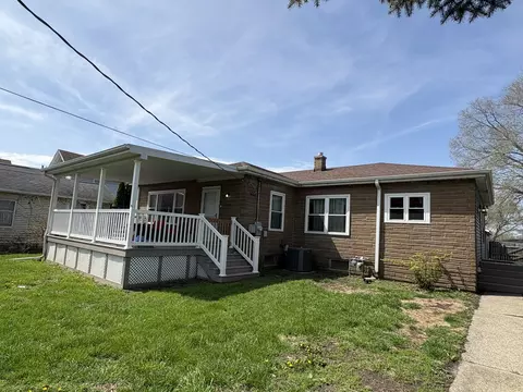 913 Canal St, Ottawa, IL 61350