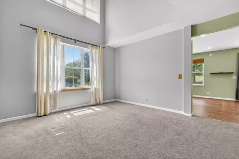 Living - 522 Horizon Dr, Bartlett, IL 60103 photo 2 of 6