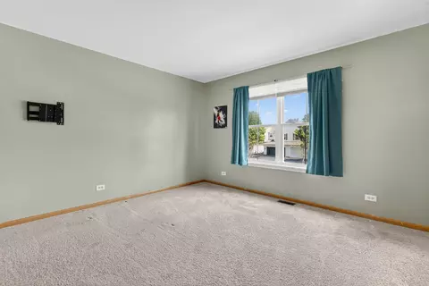 Bedroom - 522 Horizon Dr, Bartlett, IL 60103 photo 3 of 4