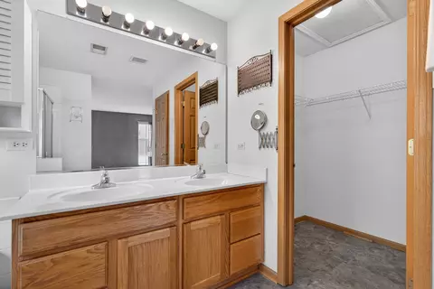 Bath - 522 Horizon Dr, Bartlett, IL 60103 photo 3 of 4