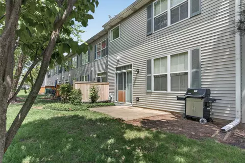 Exterior - 522 Horizon Dr, Bartlett, IL 60103 photo 4 of 6