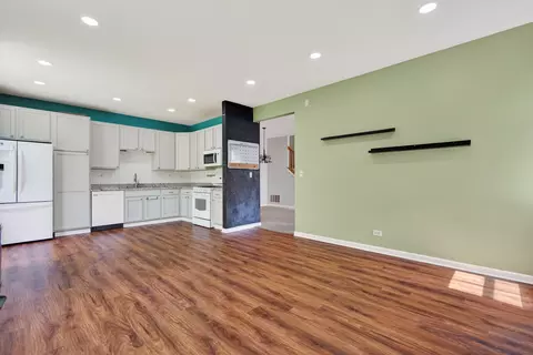 Living - 522 Horizon Dr, Bartlett, IL 60103 photo 4 of 6