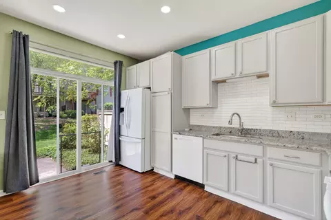 Kitchen - 522 Horizon Dr, Bartlett, IL 60103 photo 2 of 2