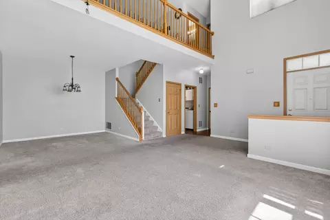 Living - 522 Horizon Dr, Bartlett, IL 60103 photo 3 of 6