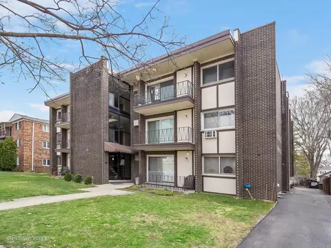 27 S Waiola Ave #302, La Grange, IL 60525
