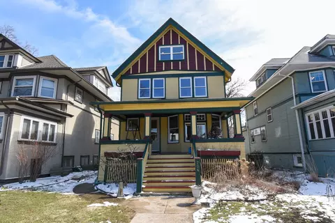 704 S Elmwood Ave, Oak Park, IL 60304