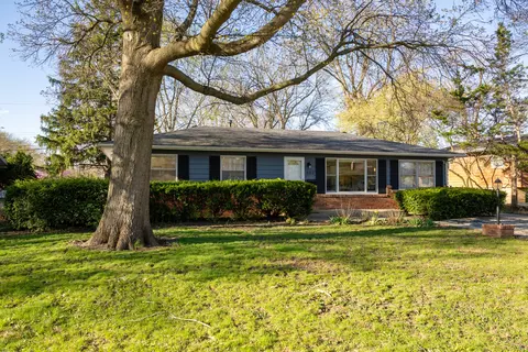 602 E Sunnycrest Ct, Urbana, IL 61801