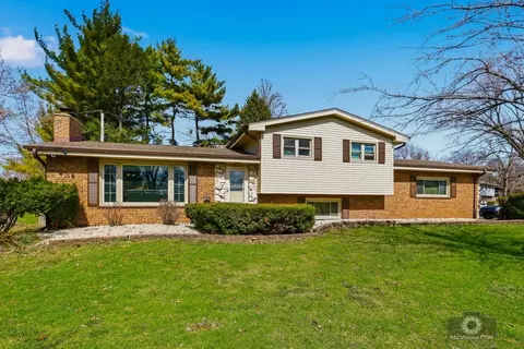 20 W260 Meadow Ln, Lemont, IL 60439